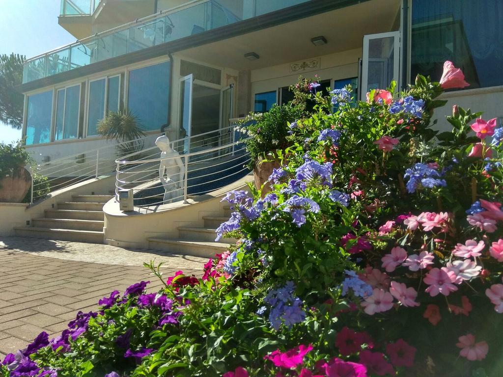 Hotel Lady Mary Μιλάνο Μαριτίμα Εξωτερικό φωτογραφία